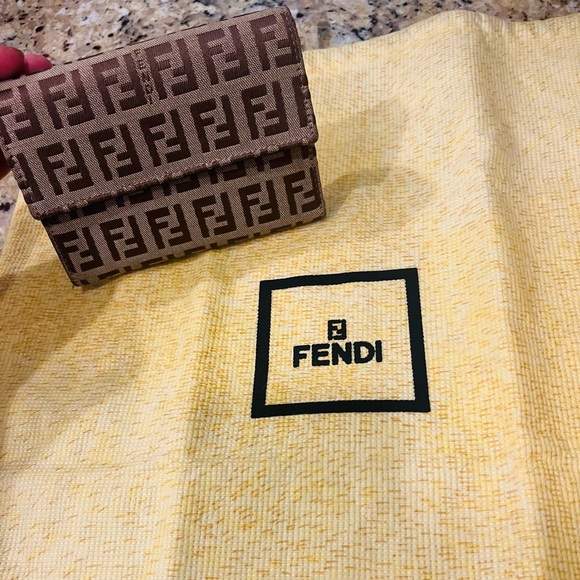 Fendi wallet w/fendi dust bag - Picture 16 of 16